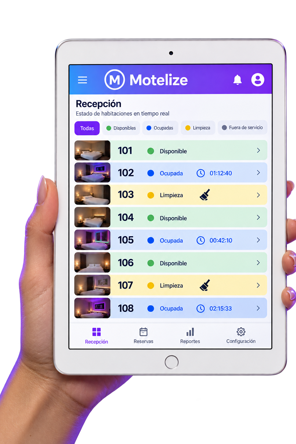 Recepción consultando Motelize en una tableta
