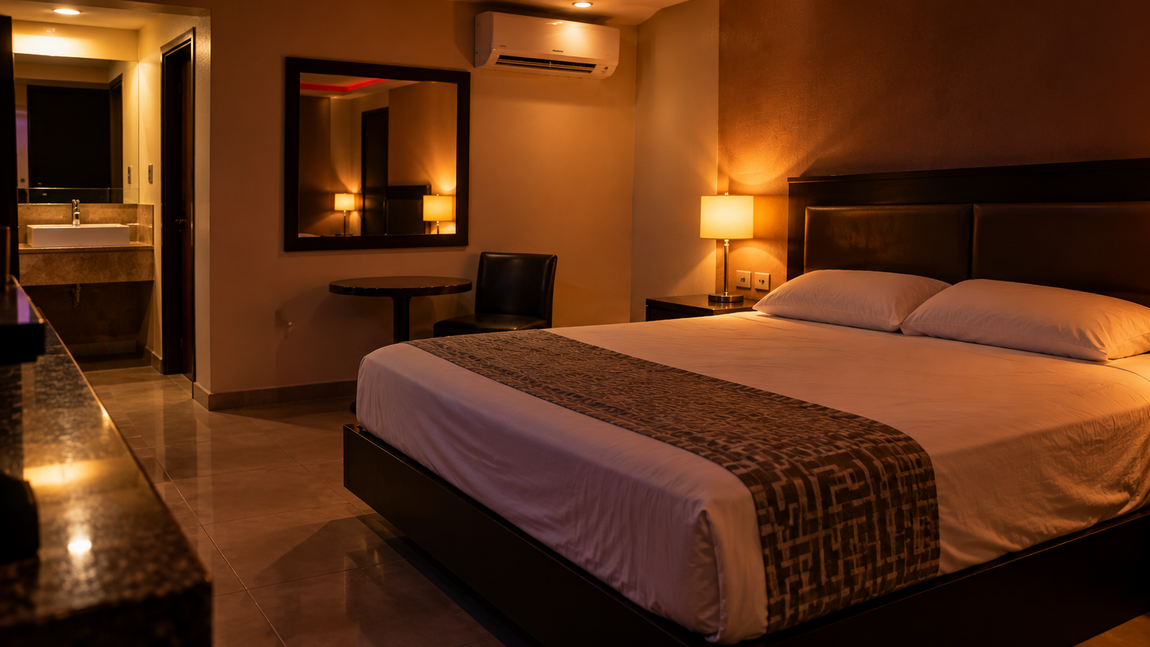 Habitación con luz y clima encendidos sin huésped